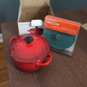 Le Creuset HOLLY Print Mini Cocotte with two silicone lids